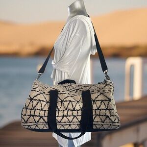Universal Thread Black and Cream Geometric Travel Bag
